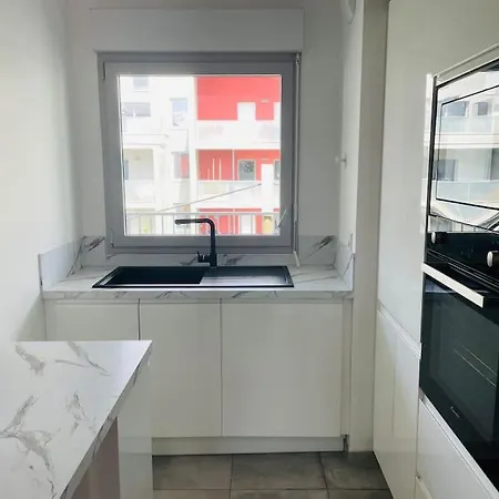 شقة Spacious Near Center Terrace Et Parking *