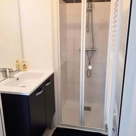 Spacious Near Center Terrace Et Parking رينز