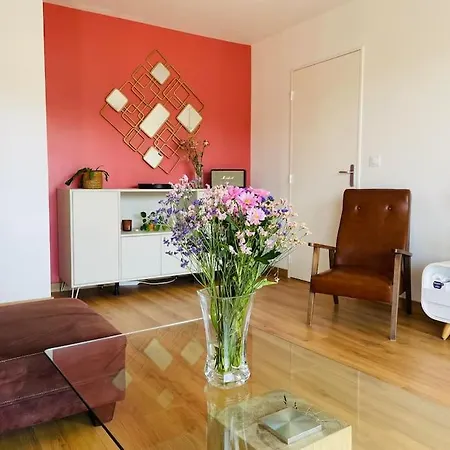 Spacious Near Center Terrace Et Parking شقة رينز